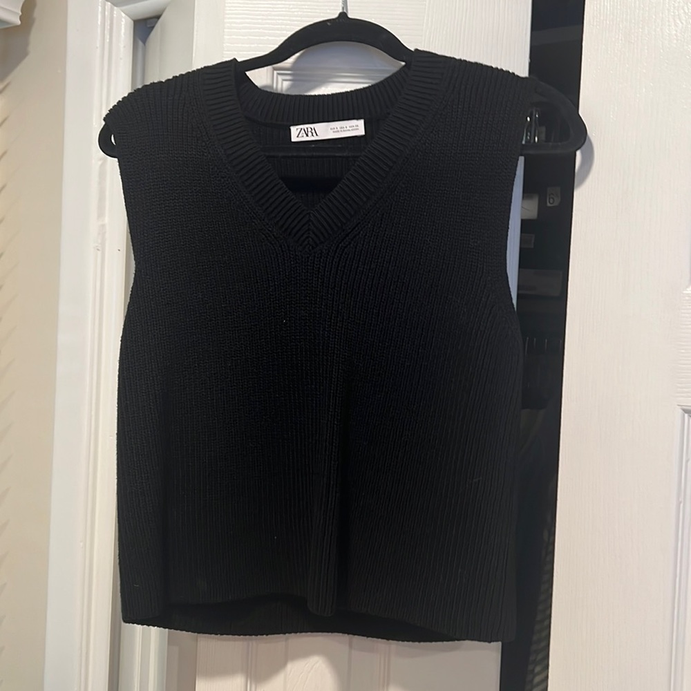 Zara sweater vest. Black knit. Size Small.